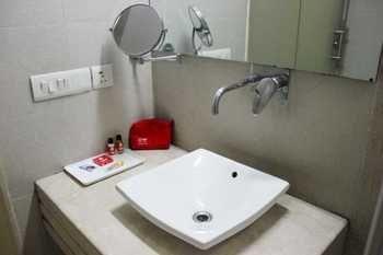 Oyo Premium Rajouri Garden Janta Market New Delhi Exterior photo